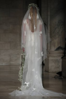 Reem Acra gelin gösteri