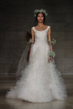 Reem Acra gelin gösteri