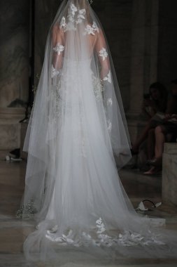 Reem Acra gelin gösteri