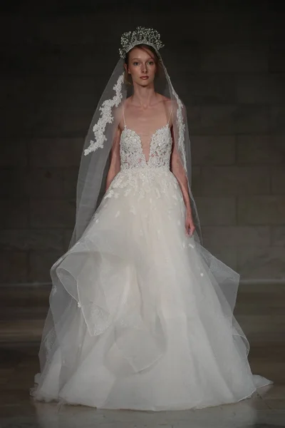 Reem Acra espectáculo nupcial —  Fotos de Stock