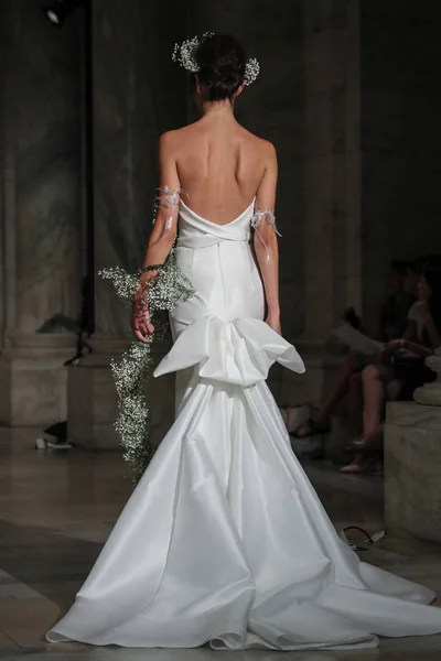 Reem Acra  Bridal show — Stock Photo, Image