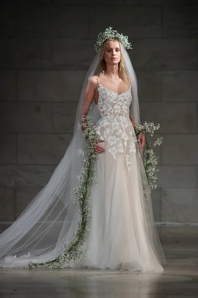 Reem Acra Mariage spectacle — Photo
