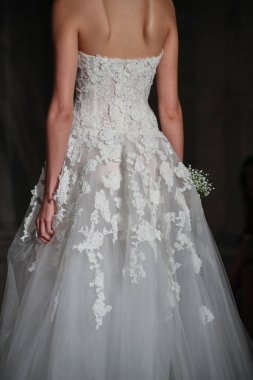 Reem Acra gelin gösteri