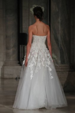 Reem Acra gelin gösteri