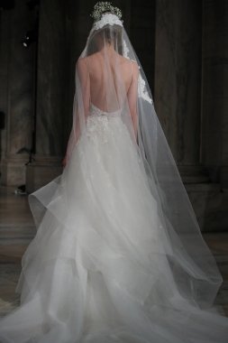 Reem Acra gelin gösteri