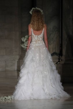 Reem Acra gelin gösteri