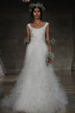 Reem Acra gelin gösteri