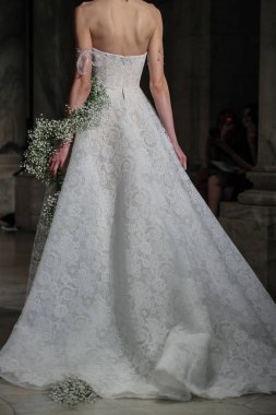 Reem Acra gelin gösteri