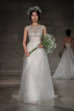Reem Acra gelin gösteri
