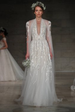 Reem Acra gelin gösteri