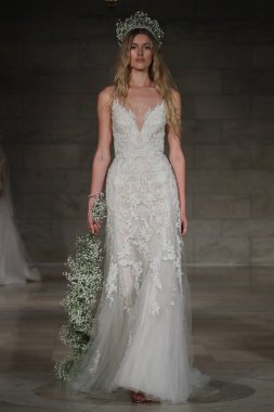 Reem Acra gelin gösteri