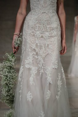 Reem Acra gelin gösteri