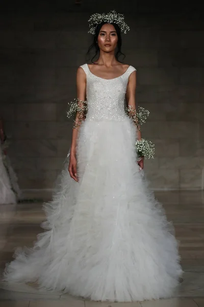 Reem Acra espectáculo nupcial —  Fotos de Stock