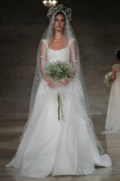 Reem Acra gelin gösteri — Stok fotoğraf