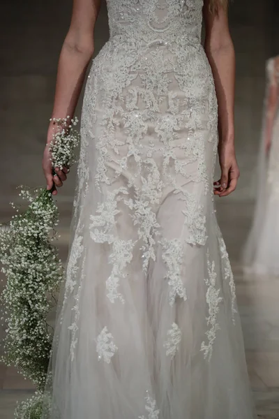 Reem Acra 婚纱秀 — 图库照片