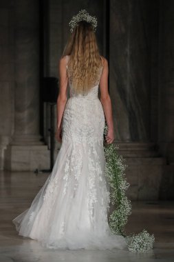 Reem Acra gelin gösteri
