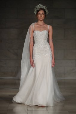 Reem Acra gelin gösteri
