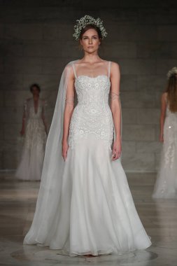 Reem Acra gelin gösteri