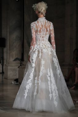 Reem Acra gelin gösteri