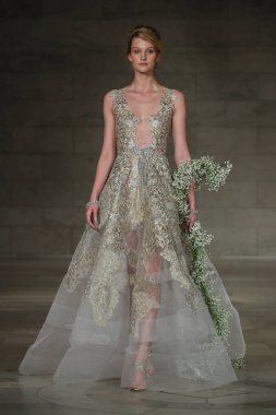 Reem Acra gelin gösteri