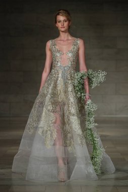 Reem Acra gelin gösteri