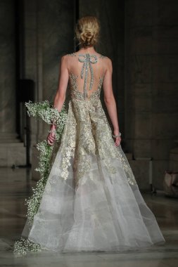 Reem Acra gelin gösteri