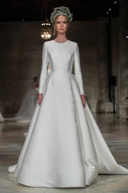 Reem Acra gelin gösteri
