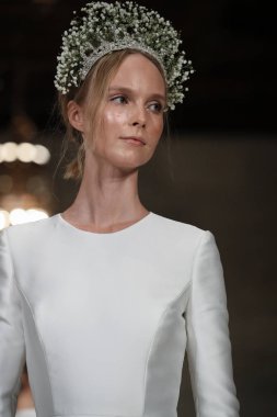 Reem Acra gelin gösteri