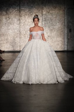  Inbal Dror gelin gösteri