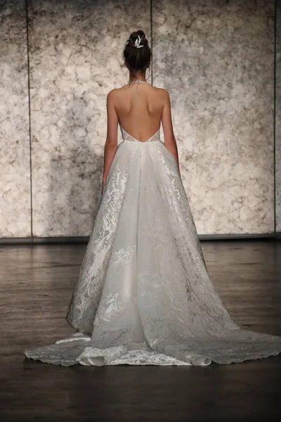 Inbal Dror Bridal show — Stock Photo, Image