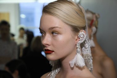 Naeem Khan gelin 2018 koleksiyonu