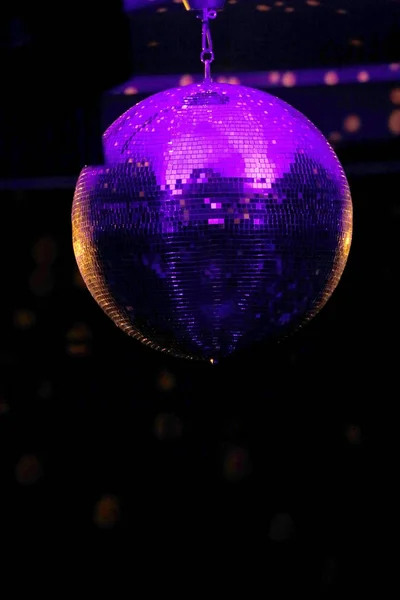 Μπάλα disco με φωτεινές ακτίνες — Φωτογραφία Αρχείου