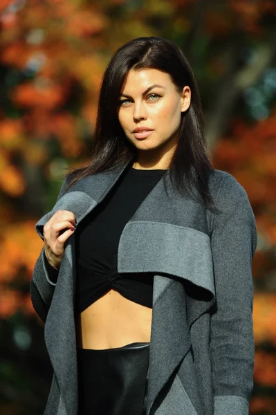 Retrato de moda de mujer de otoño — Foto de Stock