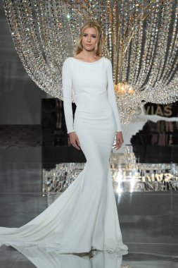  Pronovias Gelin Gösterisi