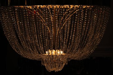 Kristal avize arka planda