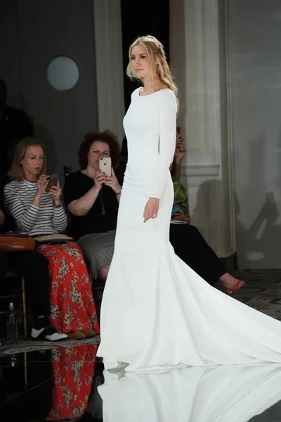 Pronovias Bruidsshow — Stockfoto