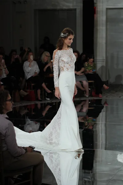 Pronovias Bridal show — Stock Photo, Image