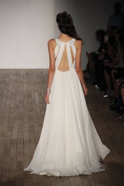 Hayley Paige Bridal şov ile allık  