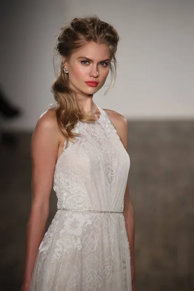 Blush by Hayley Paige  Bridal show — Stock Photo, Image