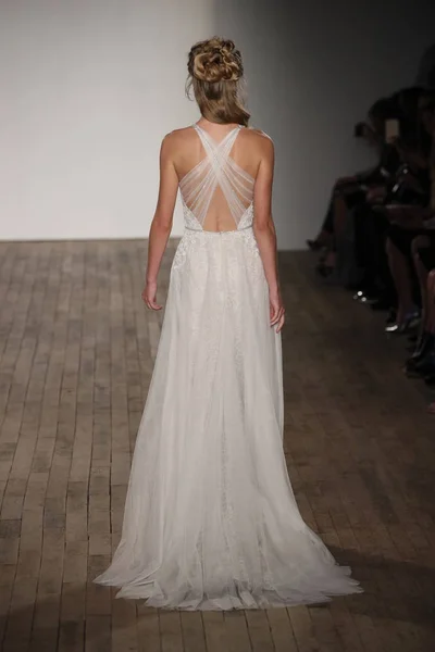 Blush by Hayley Paige  Bridal show — Stock Photo, Image