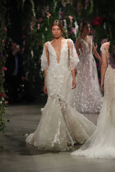 Galia Lahav svatební show — Stock fotografie