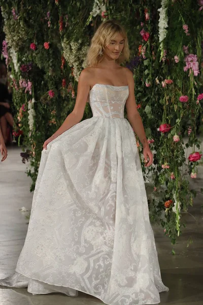 Galia Lahav svatební show — Stock fotografie