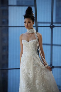 Ines Di Santo Bridal gösteri 