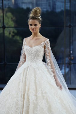 Ines Di Santo Bridal gösteri 