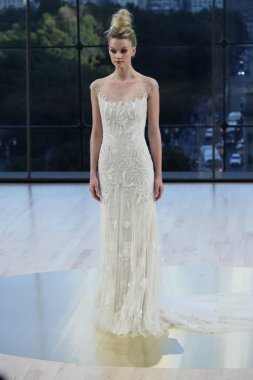 Ines Di Santo Bridal gösteri 