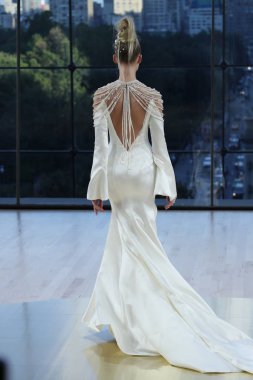  Ines Di Santo Bridal gösteri 