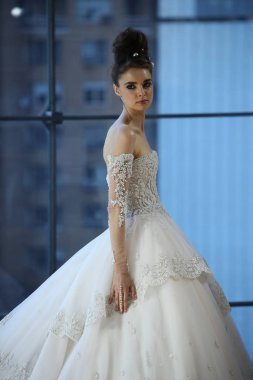  Ines Di Santo Bridal gösteri 