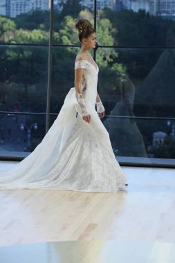  Ines Di Santo Bridal gösteri 