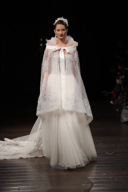 Naeem Khan gelin gösteri 