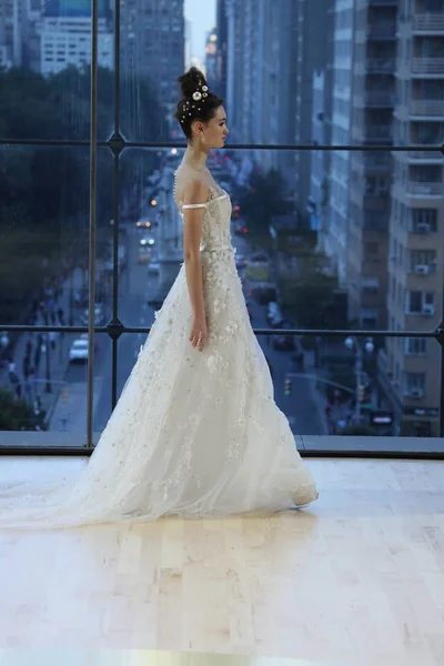 Ines Di Santo Bridal show — Stock fotografie